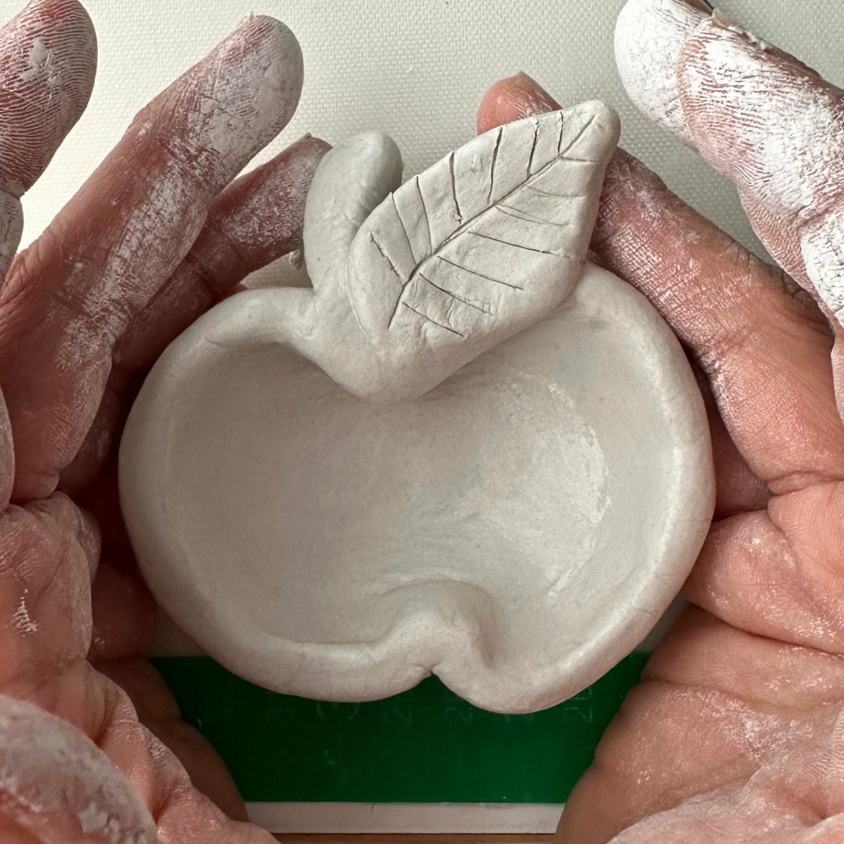 DAS Modelling Clay White 500g – Air-Dry Clay for Crafts & Sculpting F387000 Secondary image