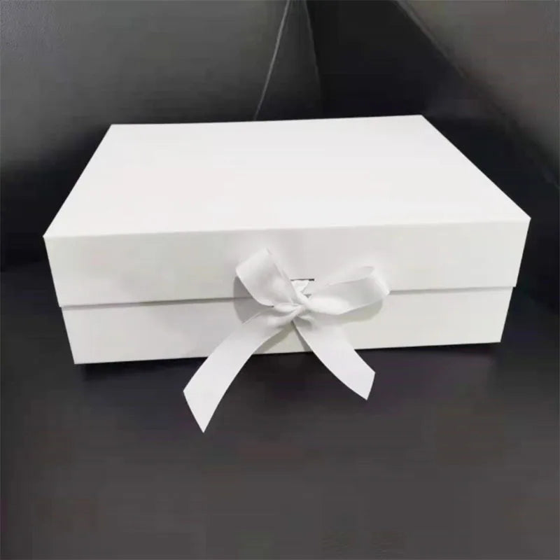 ELMAS Elegant Magnetic Closure Gift Box in Black & White - Al Masam Stationery LLC