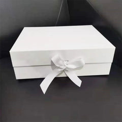 ELMAS Elegant Magnetic Closure Gift Box in Black & White