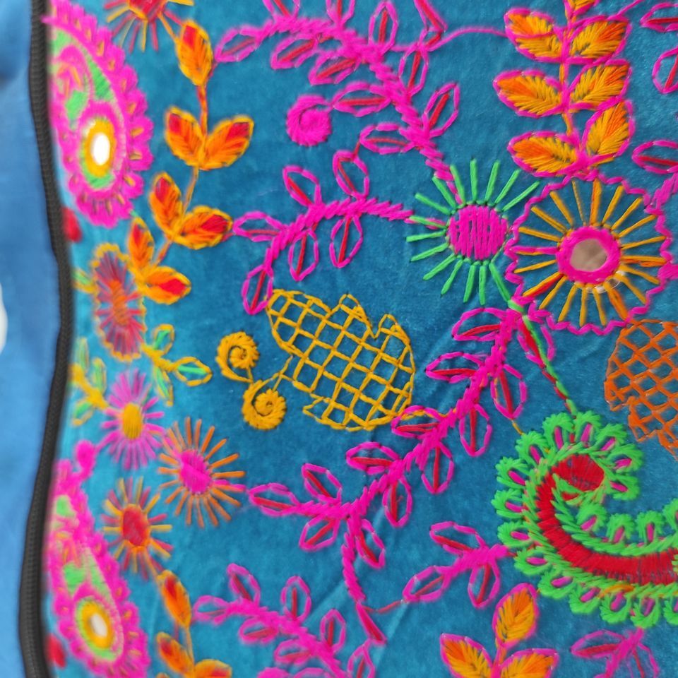 Peacock Burst Secondary image