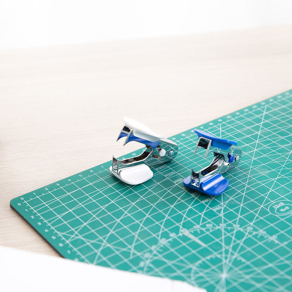 Deli Claw Staple Remover #12 25sheets - Al Masam Stationery LLC