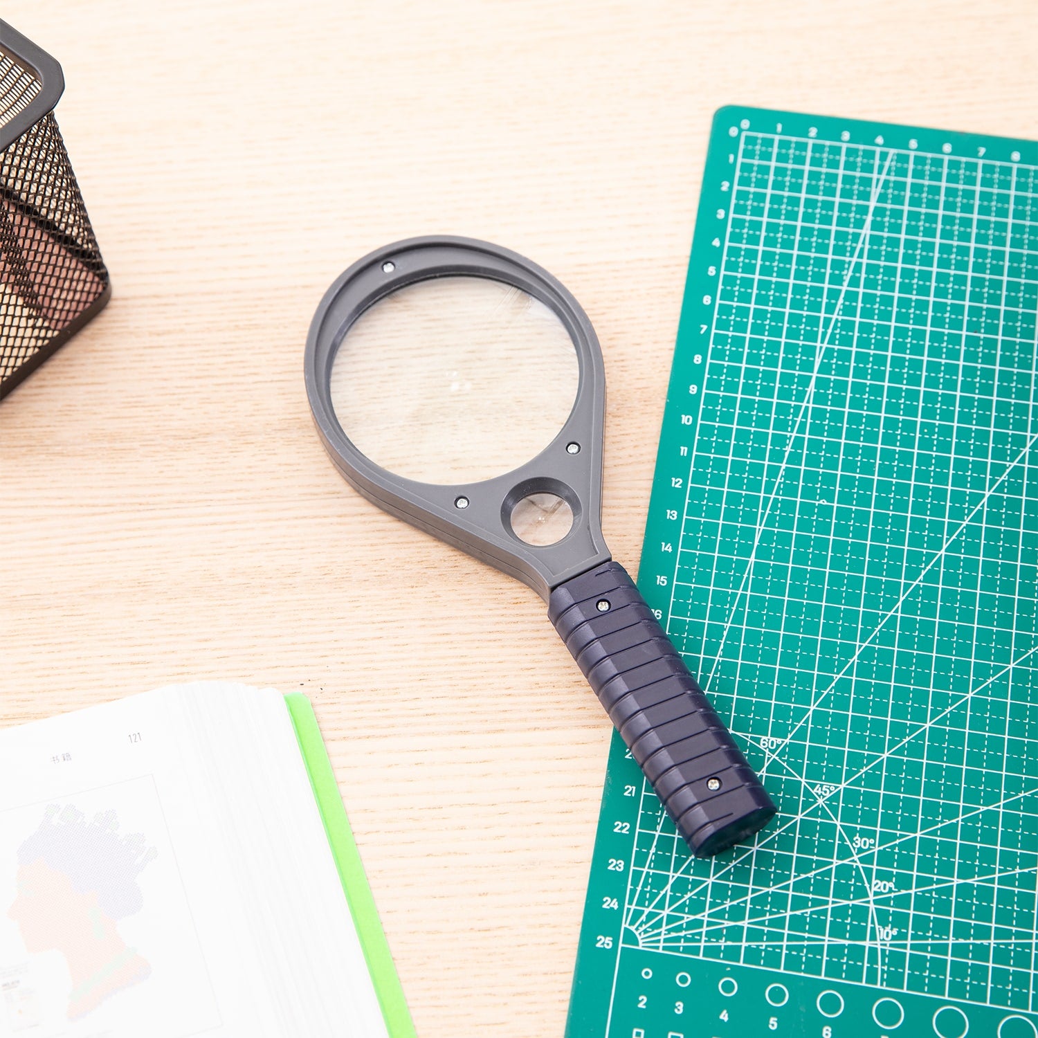 Deli Magnifier 2.5X, 5X - Al Masam Stationery LLC