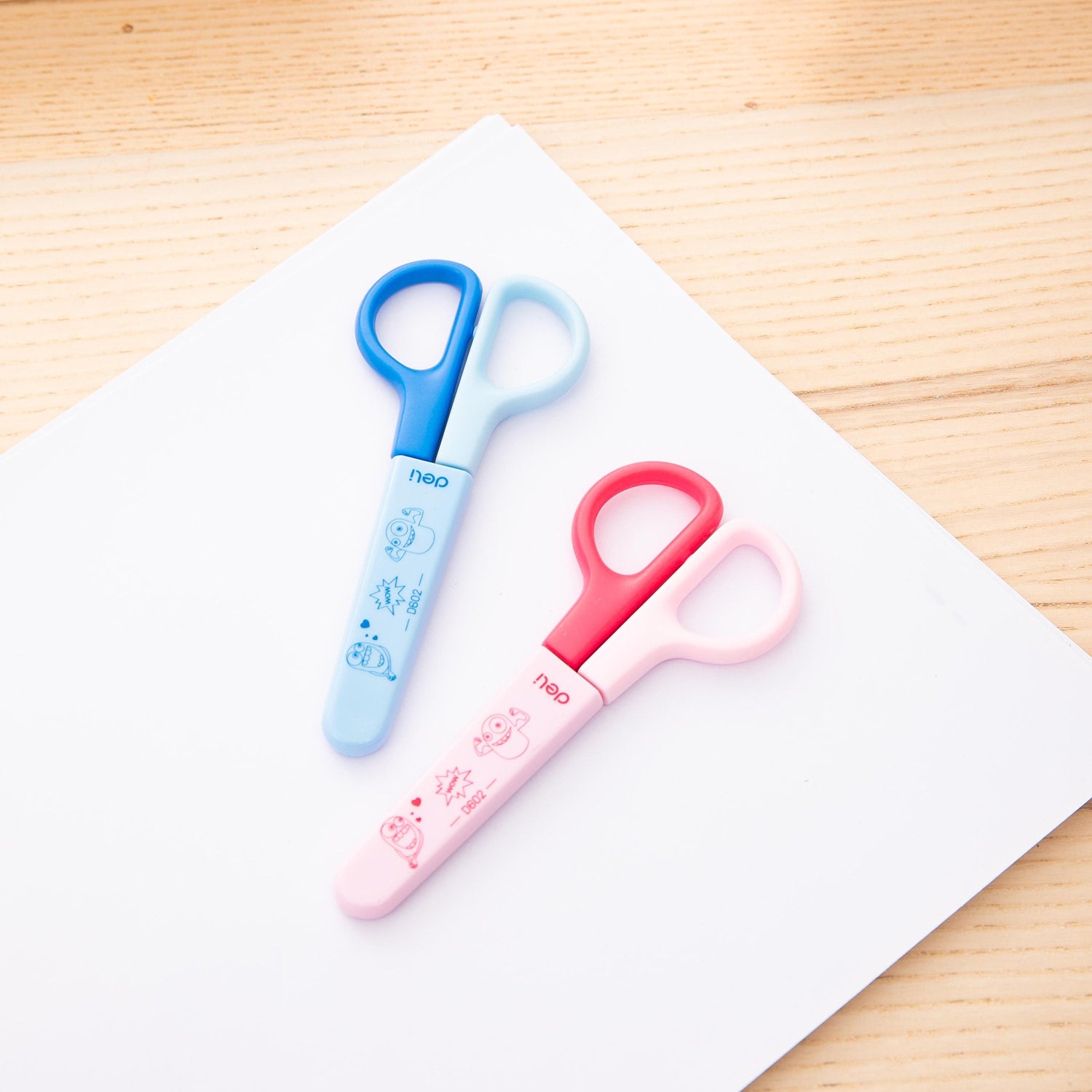 Deli Scissors 121mm w/sleeve - Al Masam Stationery LLC