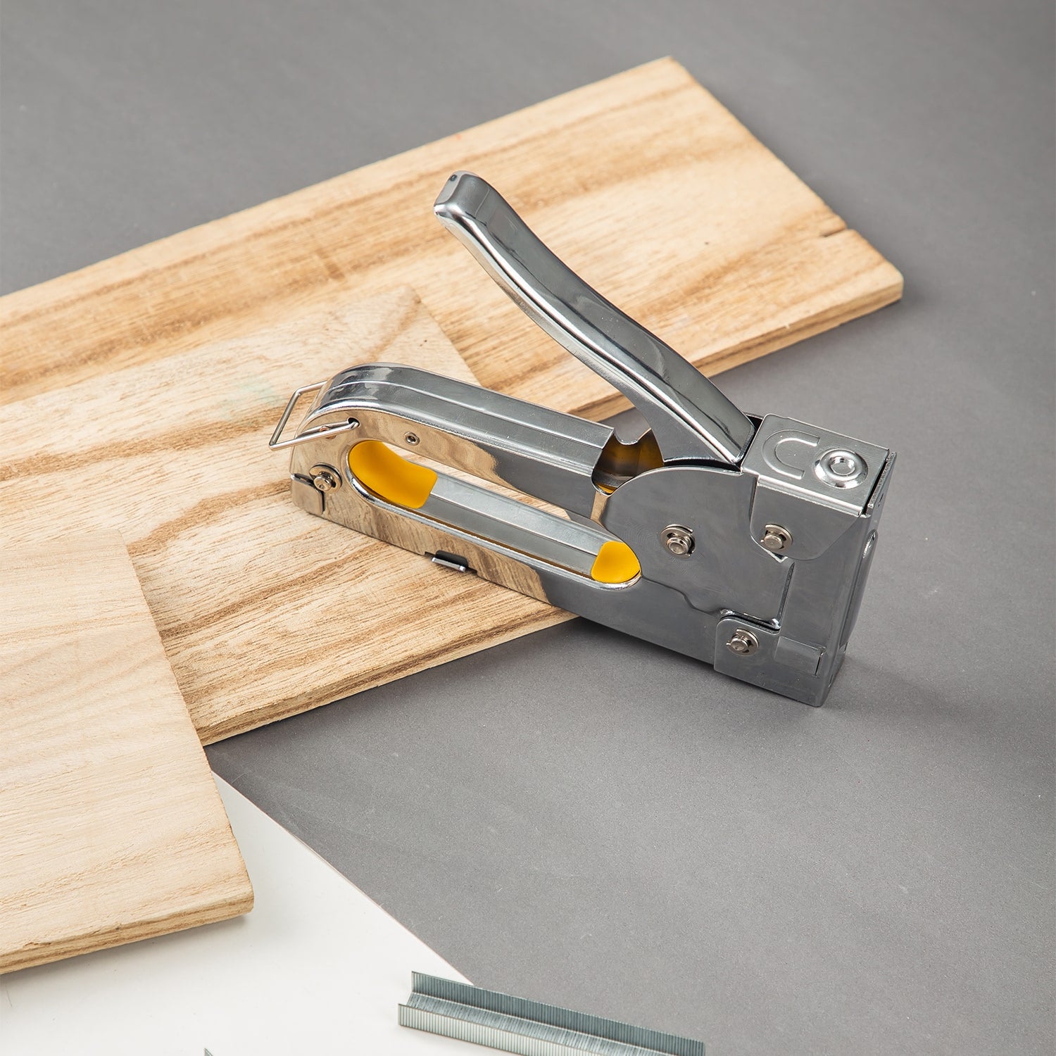 Deli Metal Tacker 8mm Value Pack - Al Masam Stationery LLC