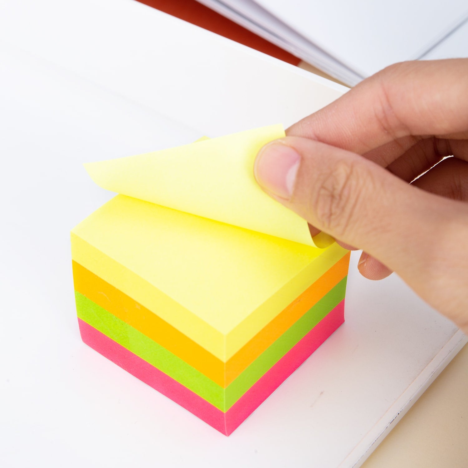 Deli Sticky Notes 51mm*51mm 2' x 2'' - Al Masam Stationery LLC