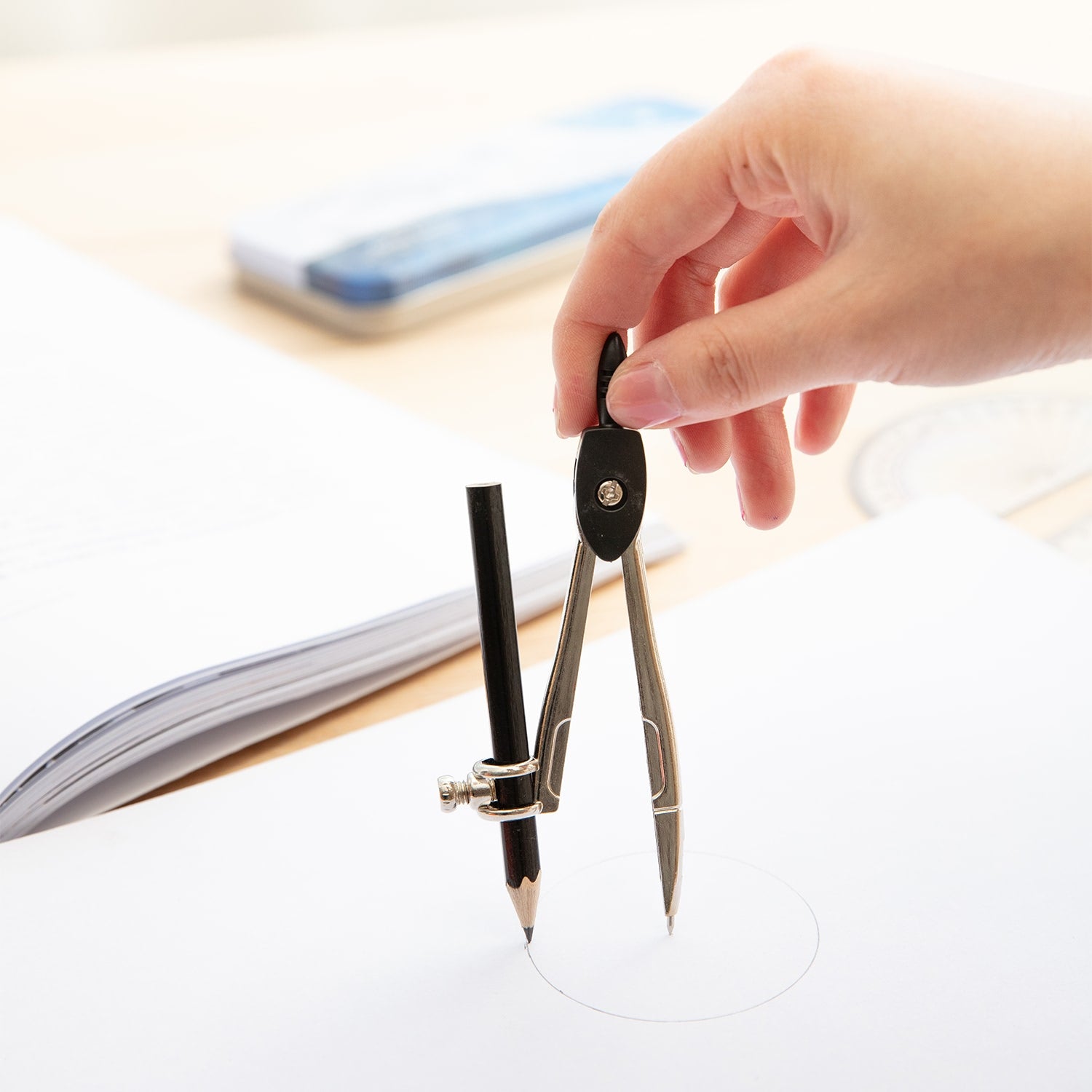 Deli Zamak Compass w/pencil - Al Masam Stationery LLC